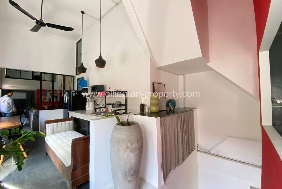 2 Bedrooms Renovated House For Sale - Ellington Property