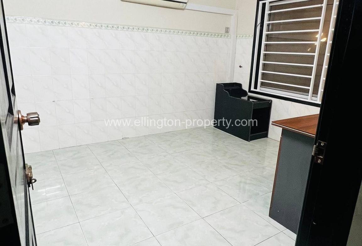 Shophouse For Rent In Chamkar Morn Area - Ellington Property
