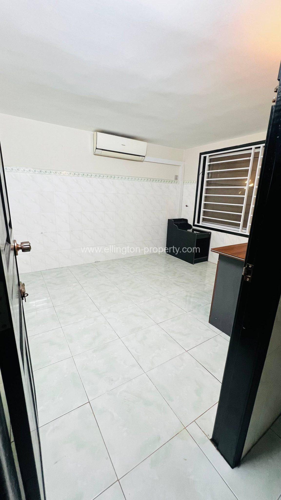 Shophouse For Rent In Chamkar Morn Area - Ellington Property