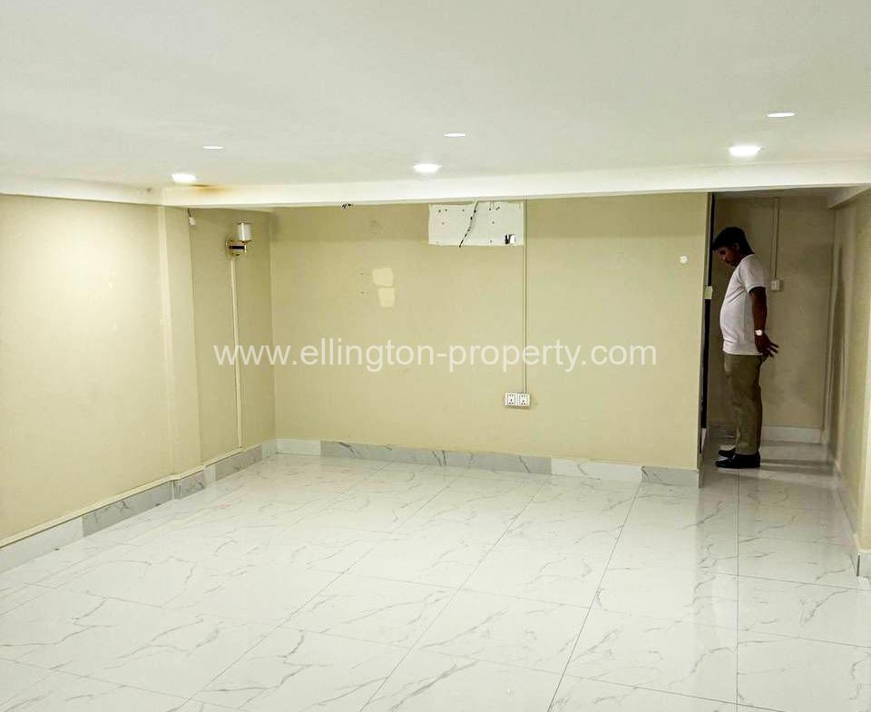 Shophouse For Rent In Sangkat Toultompong - Ellington Property