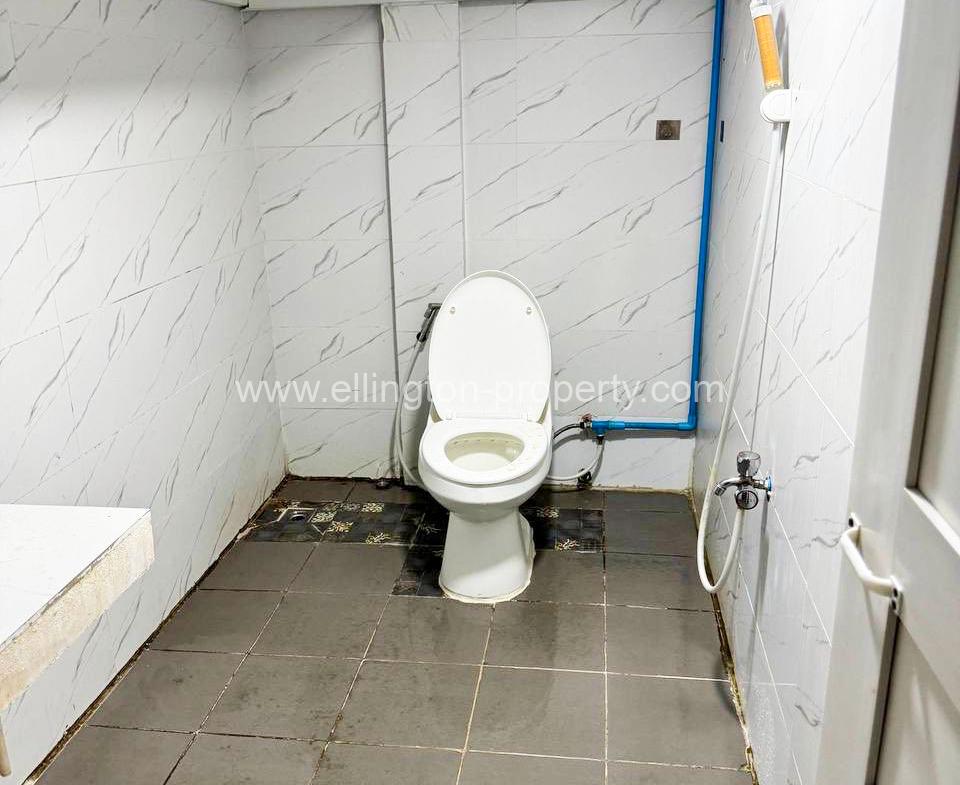 Shophouse For Rent In Sangkat Toultompong - Ellington Property