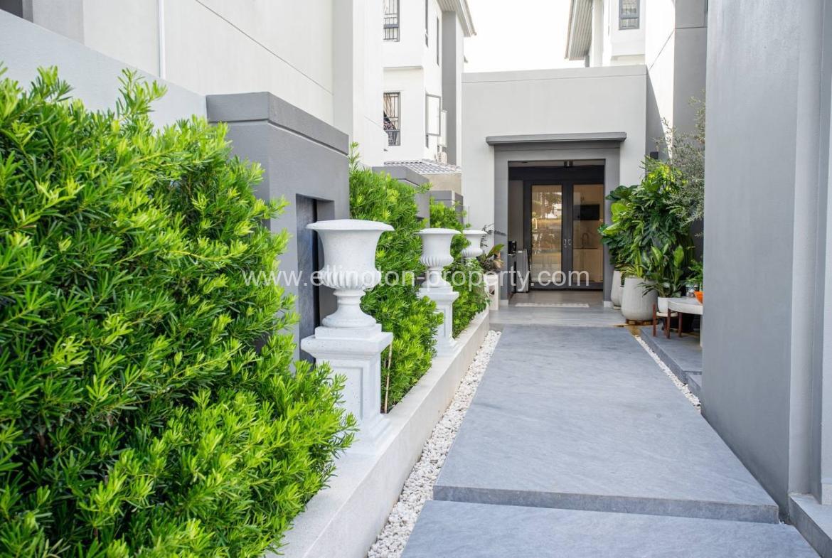 Queen A (corner) Villa For Rent At Borey Chip Mong Park Land 598 - Ellington Property