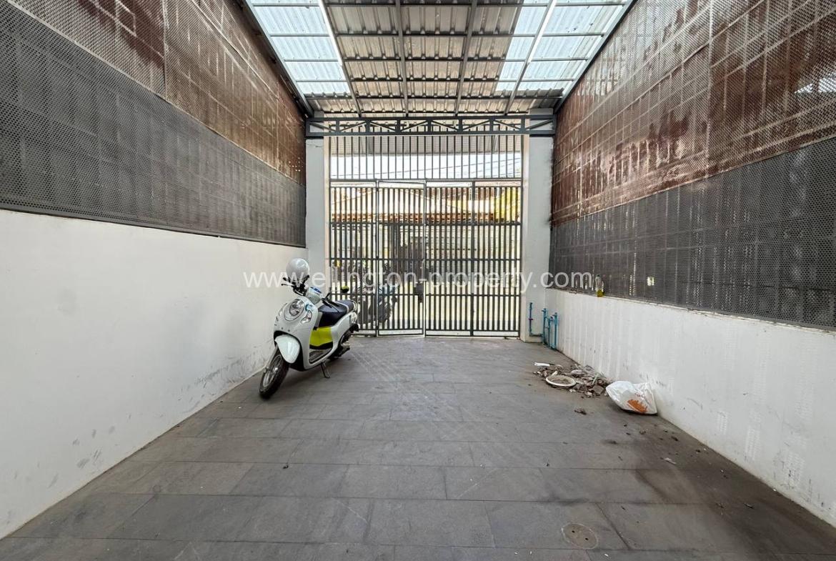 Flathouse For Rent In Toul Svayprey - Ellington Property