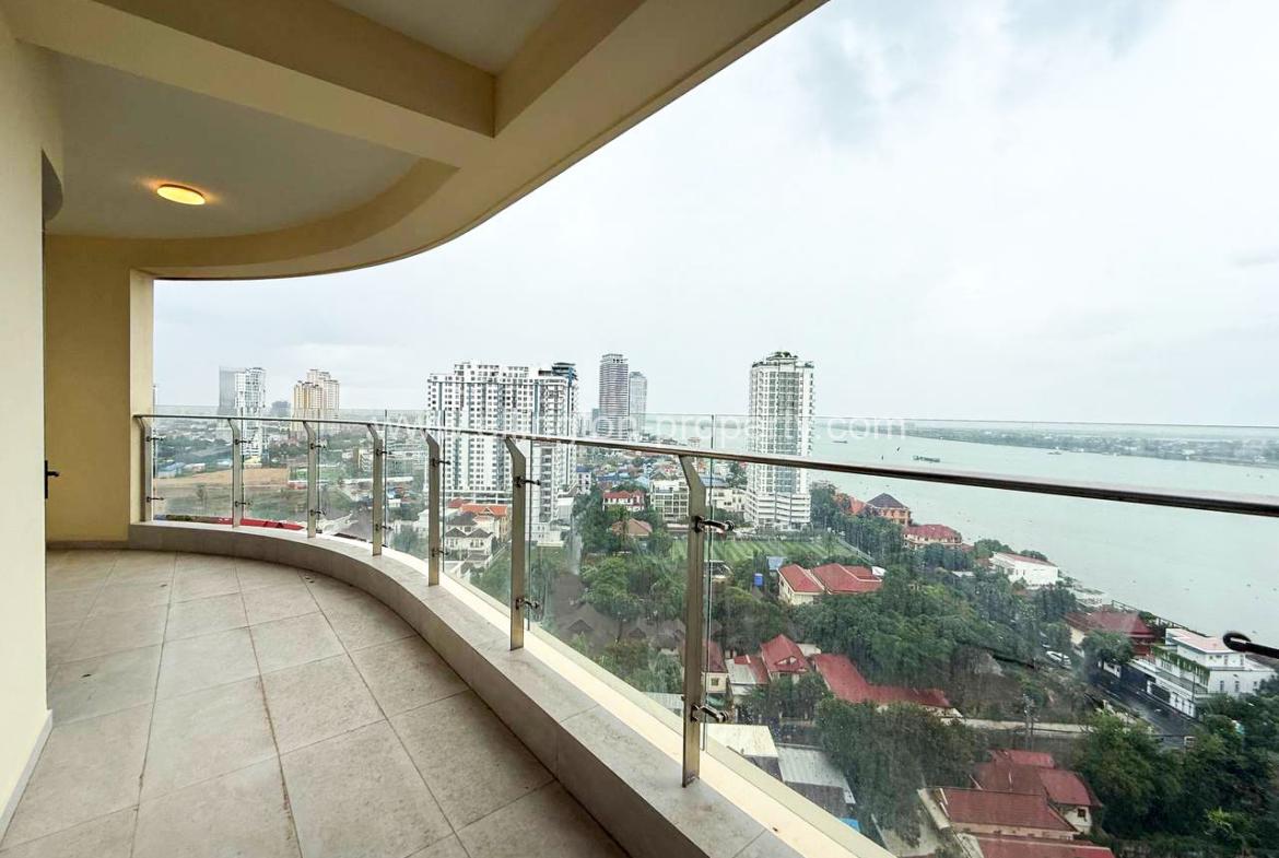 3 Bedroom Apartment La Vista One Condo, Chroy Changva - Ellington Property