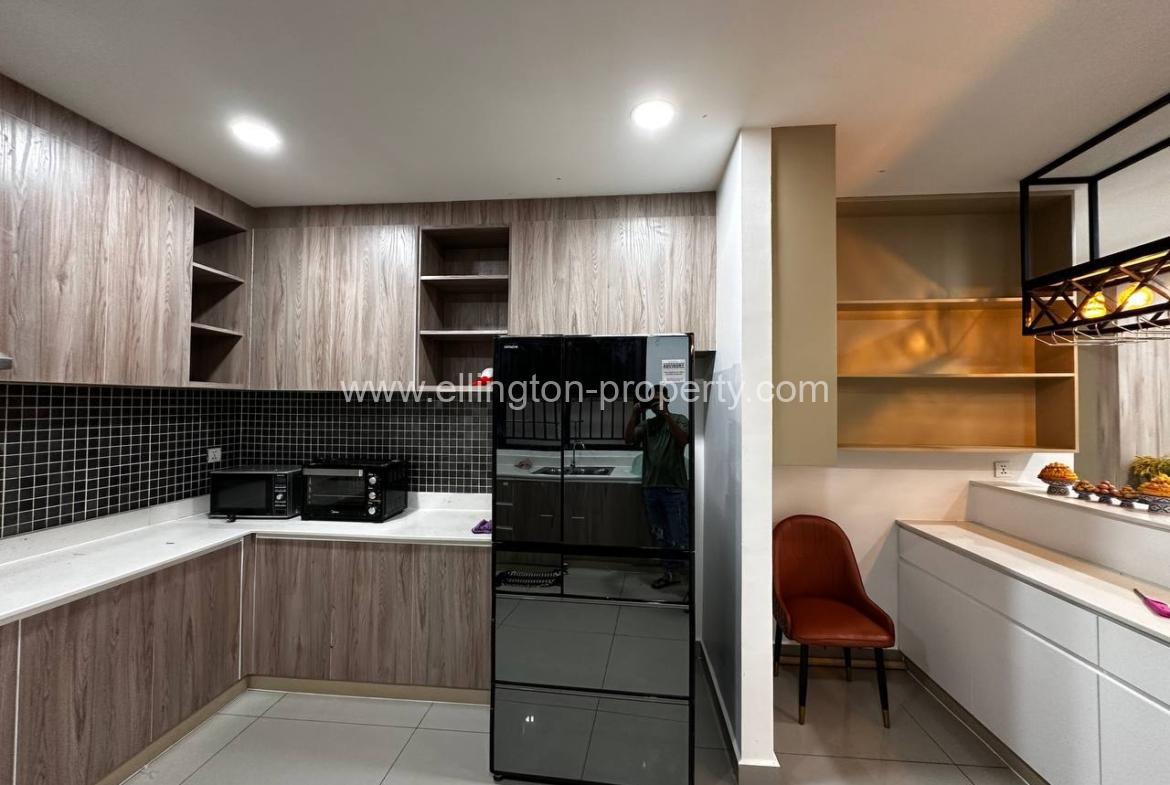Queen Villa For Rent At Borey Chip Mong Land, Park Land 598 - Ellington Property