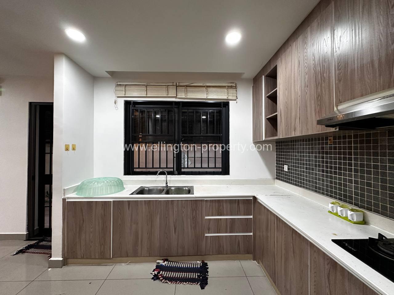 Queen Villa For Rent At Borey Chip Mong Land, Park Land 598 - Ellington Property