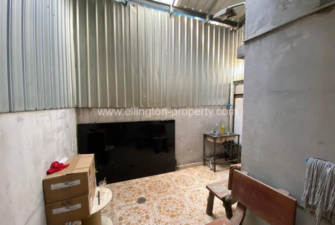 Shophouse For Rent At Bkk3 - Ellington Property