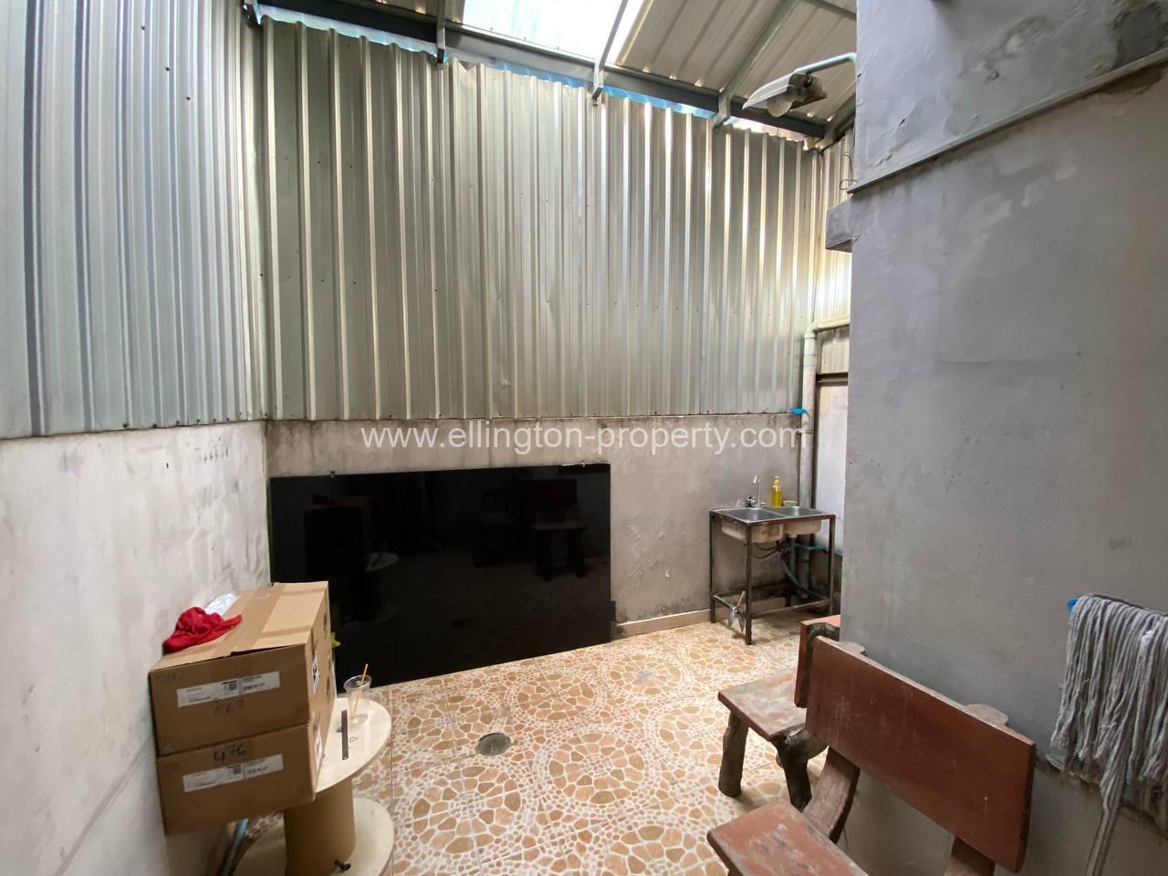 Shophouse For Rent At Bkk3 - Ellington Property