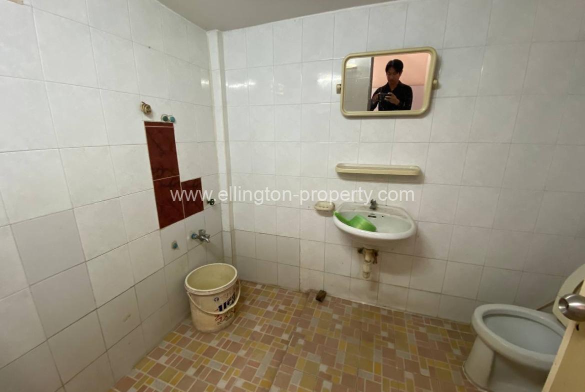 Shophouse For Rent At Bkk3 - Ellington Property