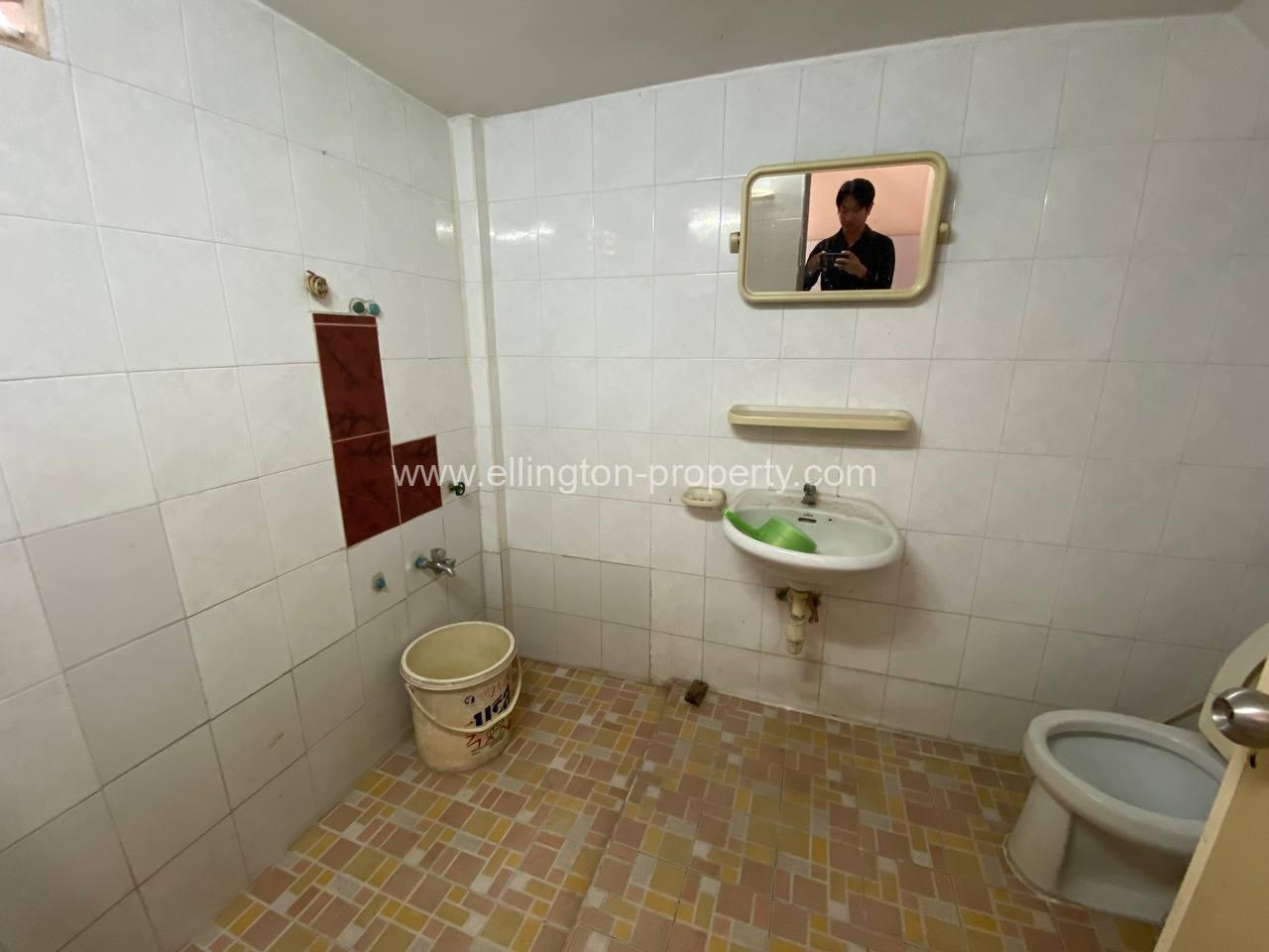 Shophouse For Rent At Bkk3 - Ellington Property