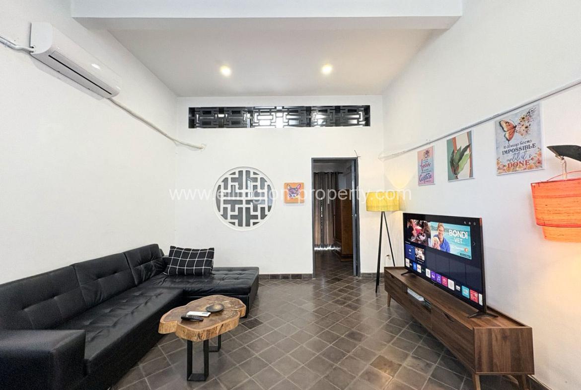 🏠 2 Bedroom Renovated House For Rent In Daun Penh Area - Ellington Property