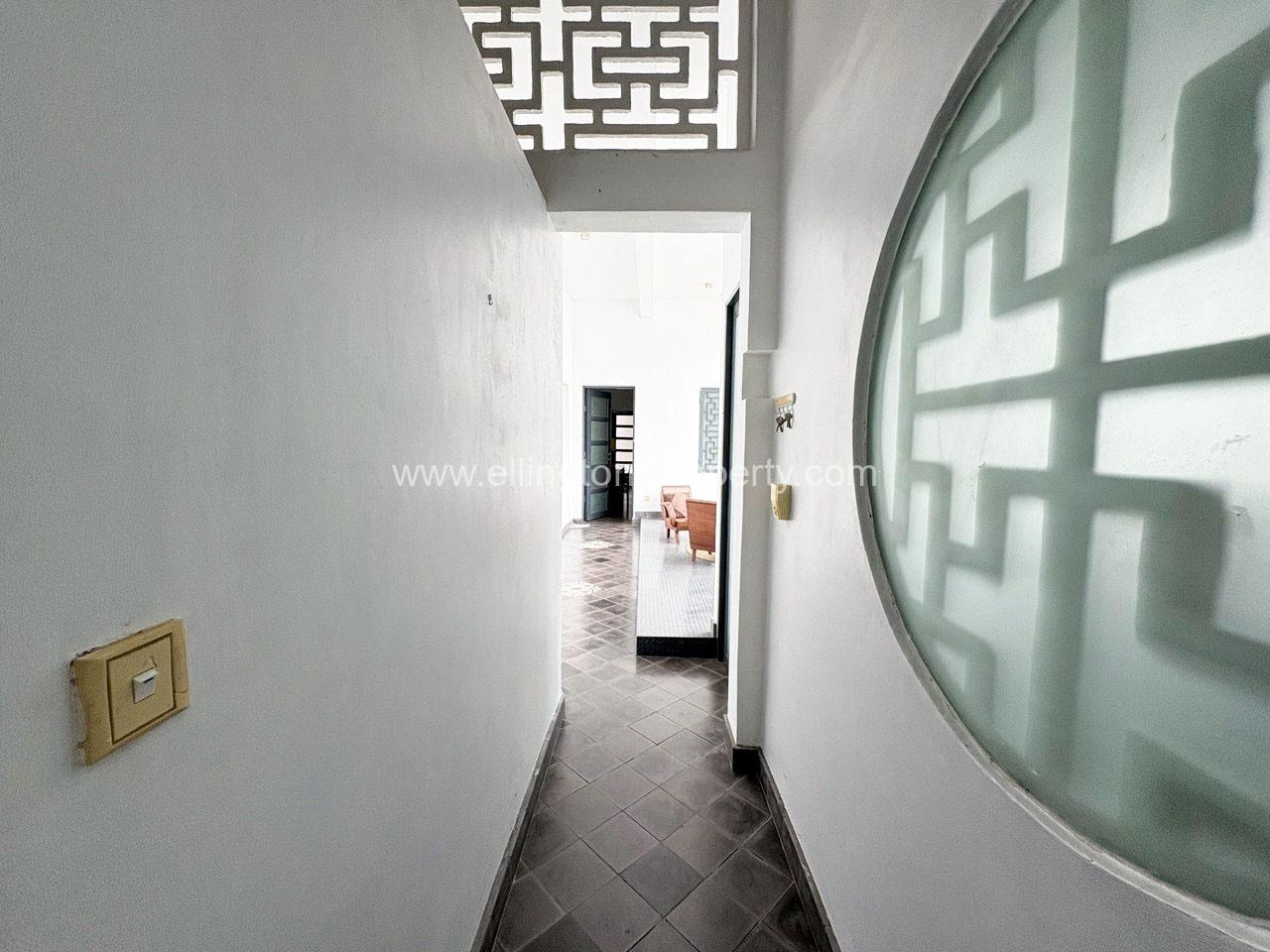 🏠 2 Bedroom Renovated House For Rent In Daun Penh Area - Ellington Property