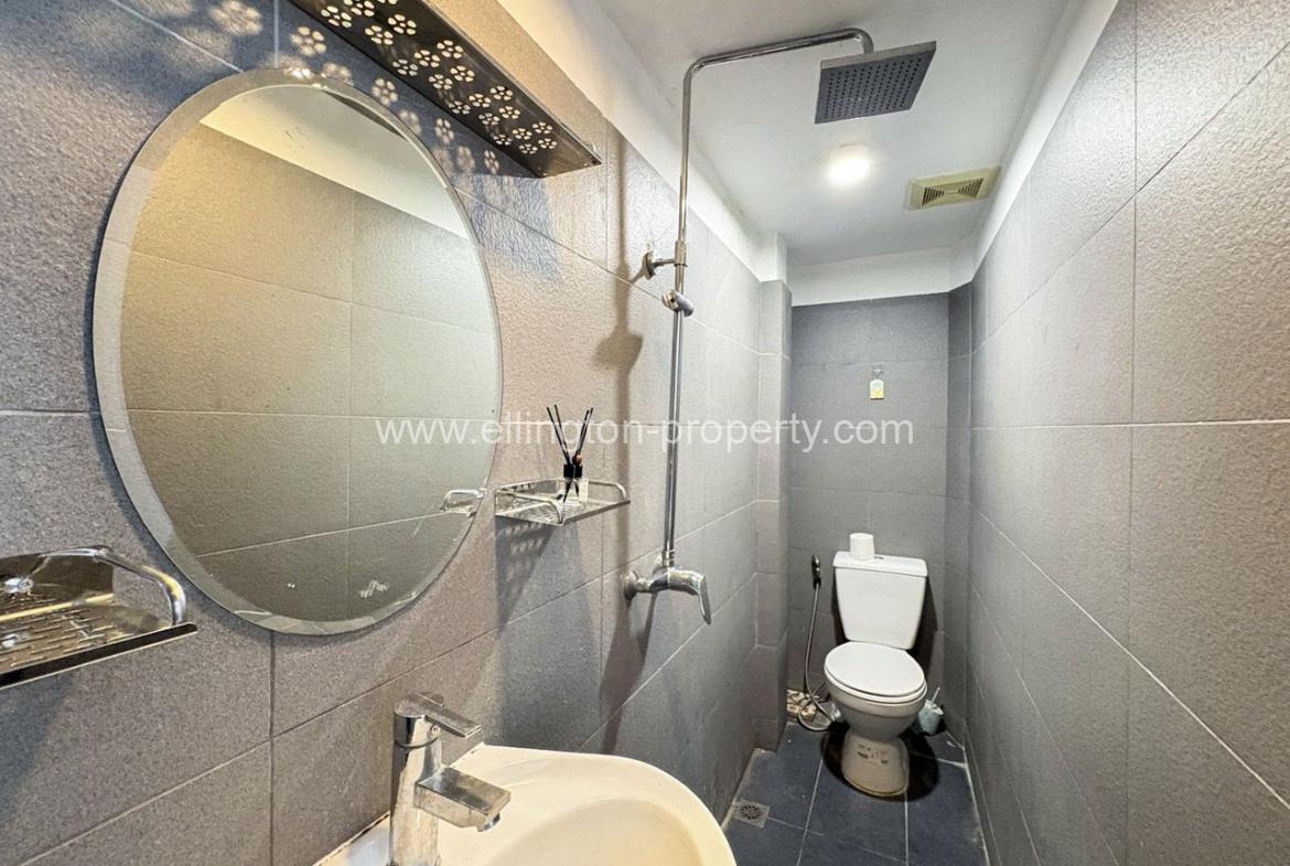 🏠 2 Bedroom Renovated House For Rent In Daun Penh Area - Ellington Property