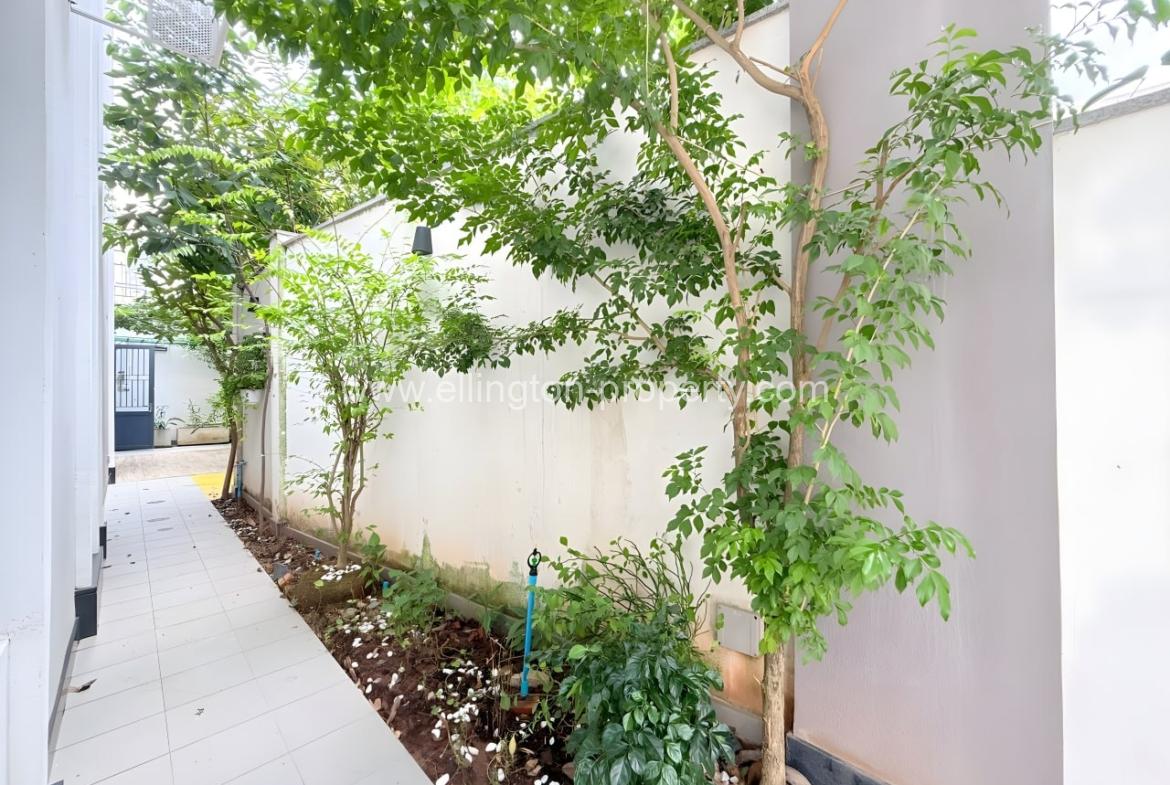 Modern Villa For Rent In Chroy Changvar - Ellington Property